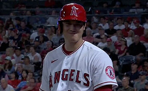 (影)被介紹美女球迷！大谷翔平客氣笑了