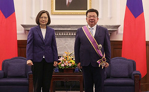 蔡英文總統頒授總統府副秘書長李俊俋「二等景星勳章」