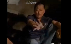 (影)小人無膽？南投行刑式冷血槍手落網 網友見「警扶」片痛罵「垃圾」