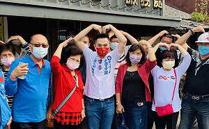 陳以信批黃偉哲為德不卒 台南補助長者健保費應再加碼 籲在野整合換下綠執政