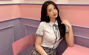 北一女神崩壞？蔡瑞雪「吐舌＋鬥雞眼」喊：不要翻到最後一張