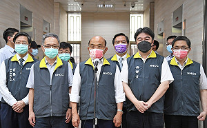 擔任林佳龍競選團隊榮譽主委？蘇揆：由中央黨部編排