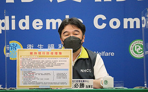 口罩限制放寬！7/19起 騎機車腳踏車、戶外空曠工作者免戴