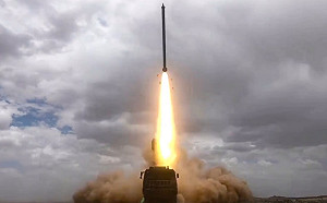 解放軍弱爆! 剛被印軍棍棒暴打回家 中媒還嘴硬:遠程火箭彈涵蓋印度機場