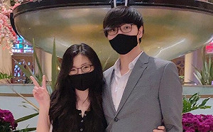 不忍她工作太辛苦！美國實況主「BoxBox」拉女友一起直播