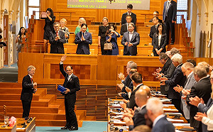 台灣第一人！游錫堃捷克參院演講：我們都是民主人 籲認清中共本質 獲如雷掌聲