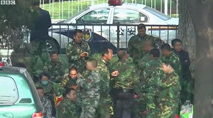 罕見！中國上千退伍軍人爭權益  包圍國防部