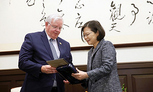 總統接見美眾議員：盼與德州合作天然資源