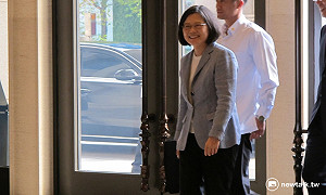 新任秘書長誰接任？小英笑笑不答