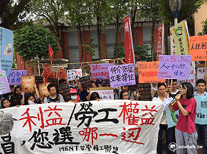 立院廢止移工3年條款 仲介、勞團場外互槓