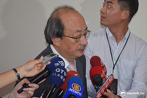 藍委占主席台癱瘓議事 柯建銘：邯鄲學步