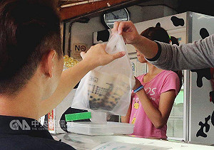 飲料麵包等7萬商家  將不提供免費塑膠袋了！