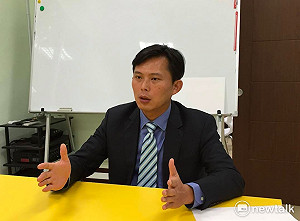 黃國昌批食藥署  找前食藥局長當門神