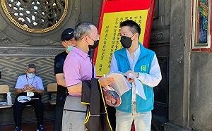 連2天抗議陳時中「找錯對象」何志偉：要陳情請找我！綠委批選舉操作
