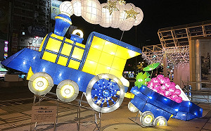 老火車載送彰化肉圓一飛衝天！扇形車庫光廊今晚點燈