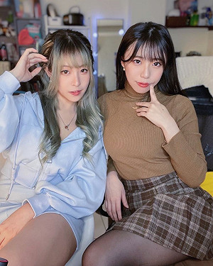 懂玩！妲妲直播彈奏「肩帶古箏」 網：想多聽幾次