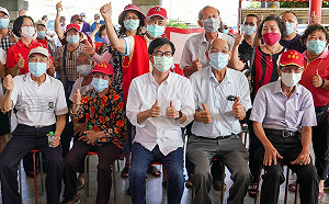 陳其邁參拜美濃神農大帝 客家大老羅兆洪、里長全出席力挺