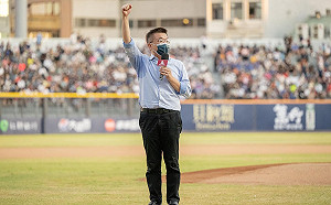 新竹市棒球場12億元誇張品質激眾怒 中職會長蔡其昌已建議「場地調整」