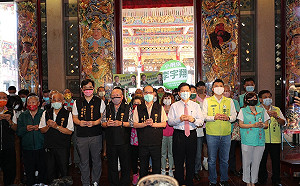 林佳龍赴觀音寺參拜「還願」 感謝順利爭取林口交流道