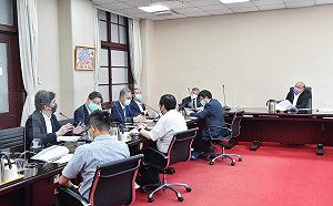 蘇貞昌：台灣目前正面臨兼顧疫情與經濟的關鍵時刻