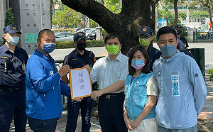 藍營議員參選人怒檢舉林智堅「市政草包」 赴監院喊話陳菊「別裝睡」