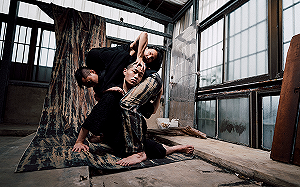 視覺藝術跨界肢體劇場！《裂縫裡的光》7/29登場