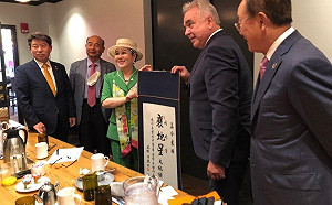 拜登也是韓國的？ 韓使團贈名「裴地星」 還定祖籍為駐韓美軍基地「平澤」