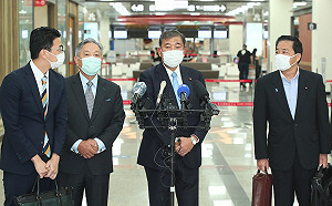 2位日前防衛大臣來訪 將赴五指山公墓弔唁李登輝