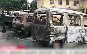 (影) 奈及利亞總統衛隊首都遭襲 官兵3死13失蹤 車子燒成焦黑