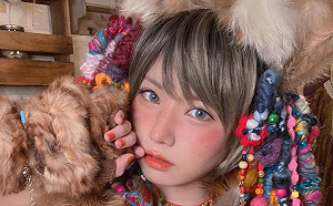 日本聲優Enako彎腰烤玉米  F級上圍引人犯罪