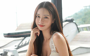 鋼琴女神李元玲「胸前挖空」露出美胸！粉絲興奮：洞再大一點