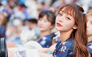 喉嚨借過！林襄一口吞「半根巨無霸冰淇淋」 網驚：好猛