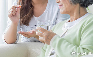 吃「低鈉鹽」可防止高血壓惡化？招名威警告：「這類人」不適合