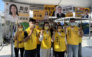 率時力參選人台中掃街 陳椒華：最大本錢年輕有衝