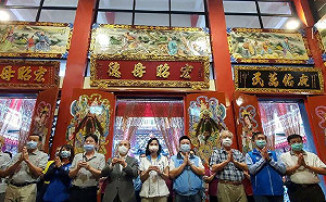 柯志恩參拜路竹天后宮  王金平：地方接受度很高