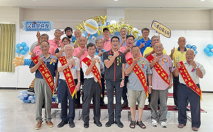 新北金山模範父親「爸」氣十足 公開表揚致贈沁涼消暑禮品