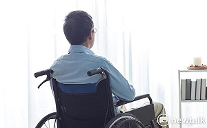 神護理師4句話套出阿伯「養細姨」！ICU醫驚：可以到調查局上班