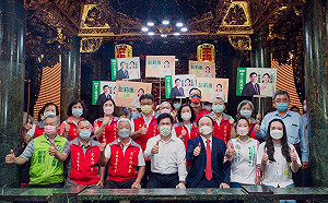 參拜新北淡水清水祖師廟 林佳龍談政績再拋辯論戰帖