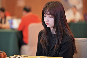 黑嘉嘉棋賽止步八強！唯美側拍網暈船