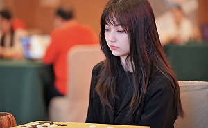 黑嘉嘉棋賽止步八強！唯美側拍網暈船