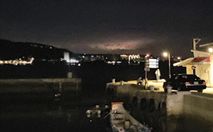 中共軍演？桃園上空出現不明橘紅閃光 鄭明典揭真相