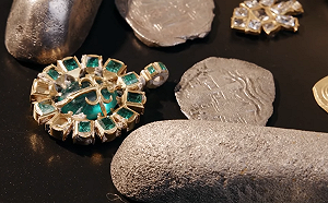 西班牙350年沉船發現巨量寶藏 打撈出百萬祖母綠寶石吊飾