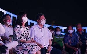 鄭文燦秀氣質老婆曬恩愛 釣出陳時中留言萬人按讚