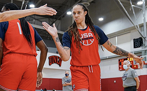 WNBA球星持麻遭俄判刑9年後 俄外長：準備好與美討論換囚了!