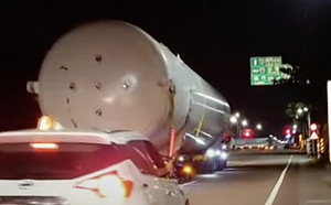 對抗中國軍演 巨型巡弋飛彈趕赴軍港？台南驚現大型神秘圓柱體 原來是....