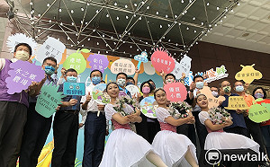 王惠美化身直播主 中友小農市集推銷彰化農產品