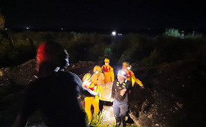 屏東高樹鄉一架輕航機墜落溪床起火 父子2人死亡