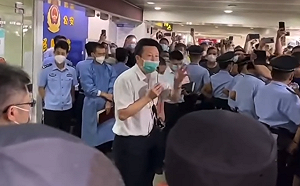 江蘇政府不接收滯留海南旅客 專家：卡在習、李之間陷兩難