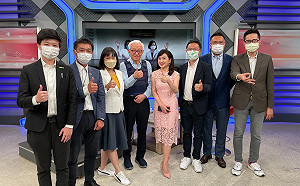 曹興誠穿防彈衣上節目批中共「殭屍病毒」 表態挺陳時中選台北市長