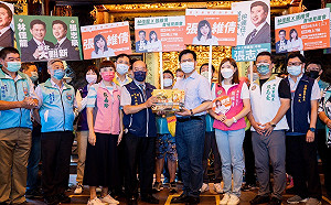 參拜烘爐地福德宮  林佳龍喊話侯友宜：補助老人假牙勿答非所問